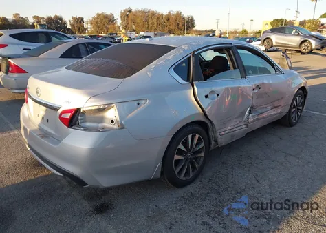 2016 Nissan Altima 2.5 Sv z USA, uszkodzony, nr VIN 1N4AL3AP7GC142689